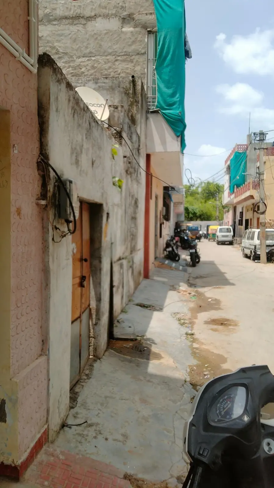 Old House for sale in JP Colony Naya Khera