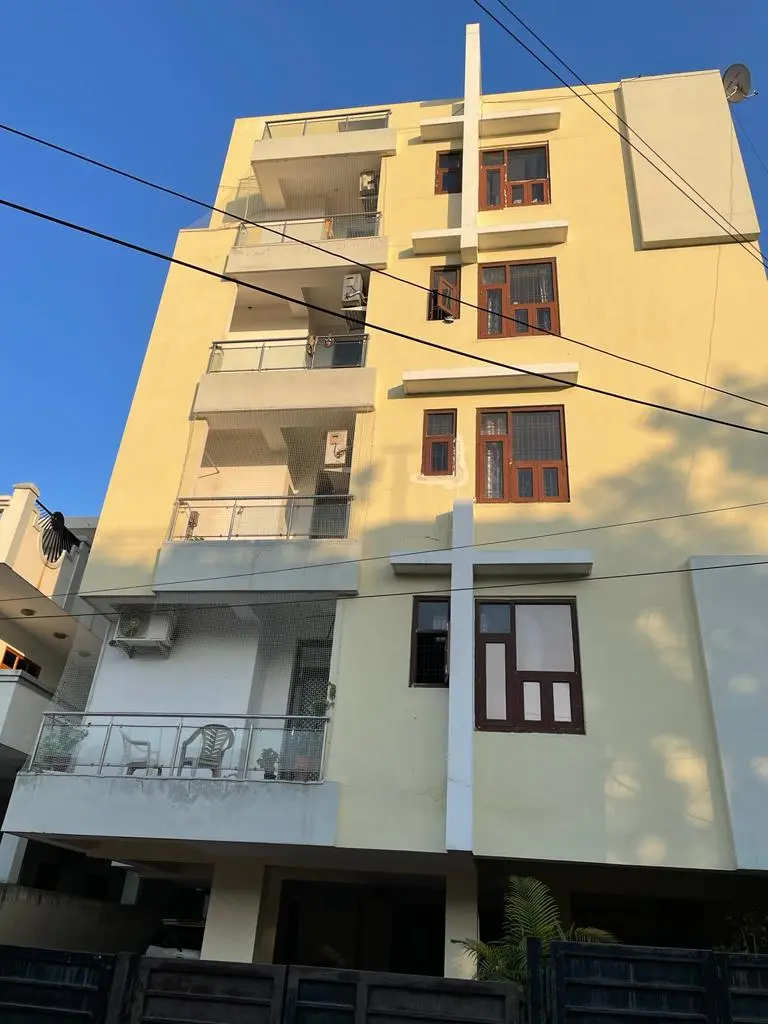3 BHK Flat for Sale in Banipark